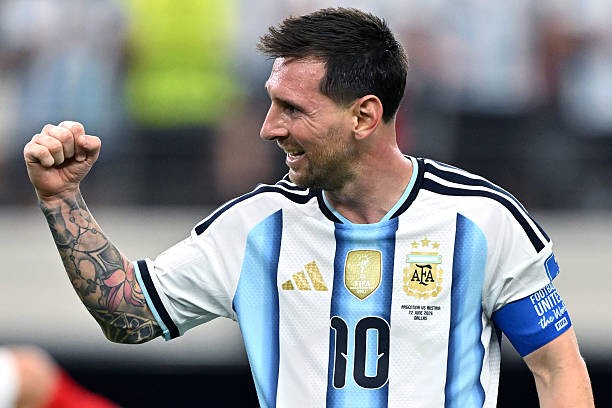 Lionel Messi (8.3): Dù đã cận kề tuổi 39, Messi vẫn chứng minh mình là linh hồn của đội bóng. Bỏ qua phong cách chạy đà đá phạt đền có phần 