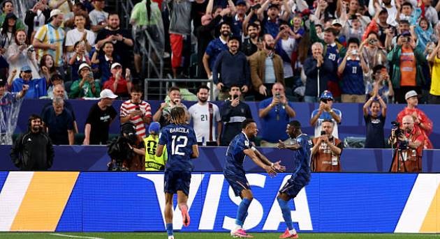Bàn thắng dễ dàng của Mbappe.