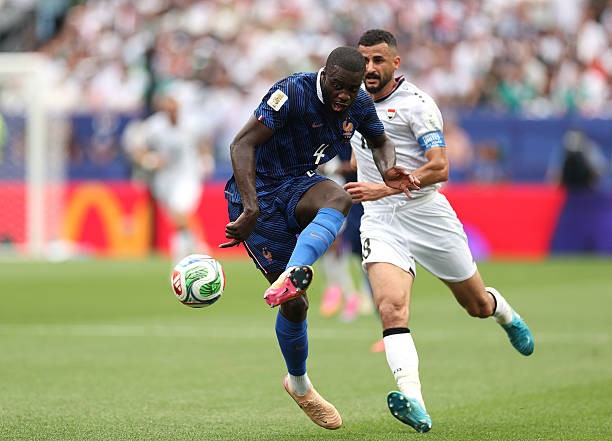 Dayot Upamecano (6/10): Một buổi tối thực sự nhàn nhã đối với trung vệ của Bayern Munich khi anh thi đấu rất thong dong.