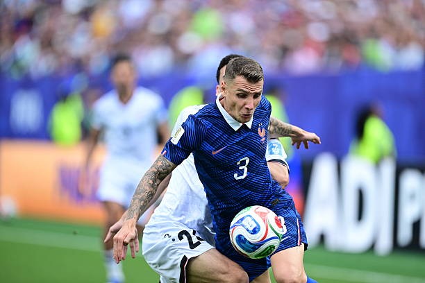Lucas Digne (6/10): Luôn tích cực hỗ trợ Barcola bên hành lang cánh trái bất cứ khi nào có thể, đồng thời có tình huống can thiệp kịp thời để gây áp lực lên Al-Hamadi khi tiền đạo đối phương vượt qua Saliba.