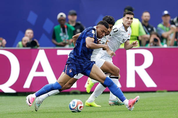 Kylian Mbappe (8/10): Khai thông thế bế tắc bằng một cú sút sấm sét từ khoảng cách lớn trước khi dễ dàng hoàn tất cú đúp nhờ sự chơi bóng không ích kỷ của Dembele.
