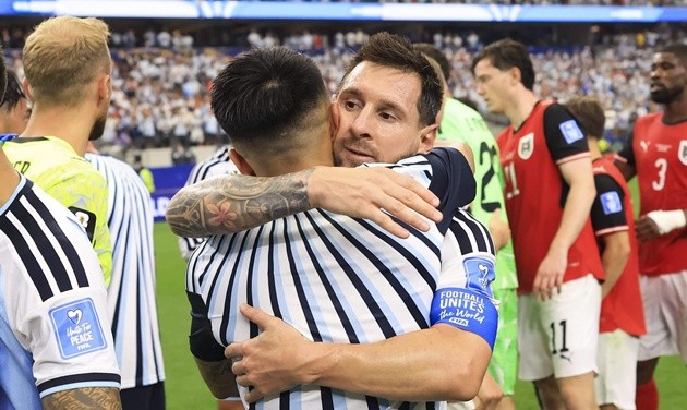 Messi dù sắp bước sang tuổi 39 vẫn gánh Argentina.