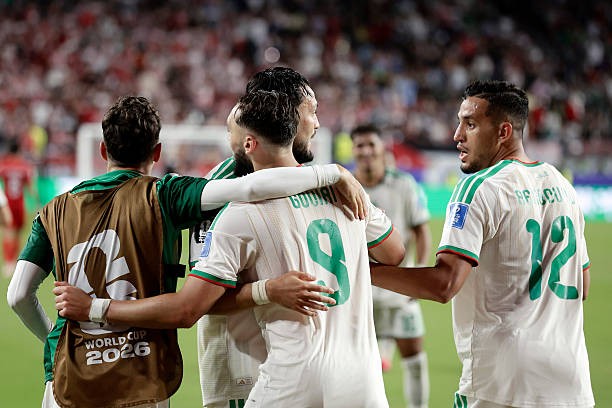 Algeria ngược dòng ngoạn mục trong hiệp hai. 