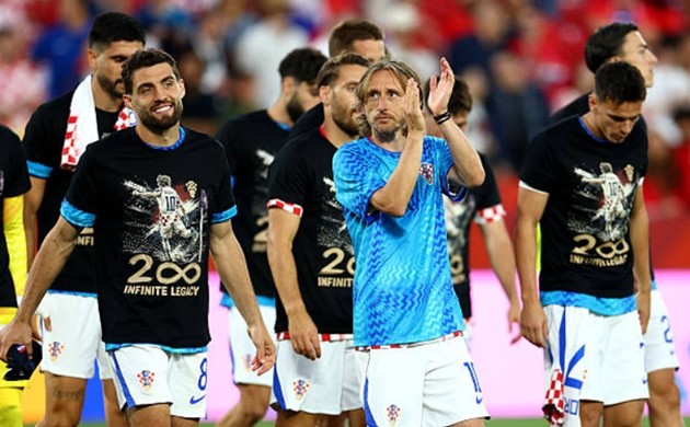 Modric là mũi khoan phá chủ lực với 15 đường chuyền tịnh tiến bóng vào khu vực 1/3 cuối sân đối phương.