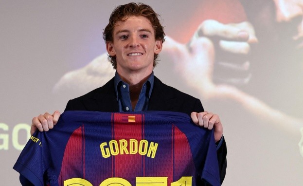 Gordon đã chuyển đến Barca hồi đầu hè. 