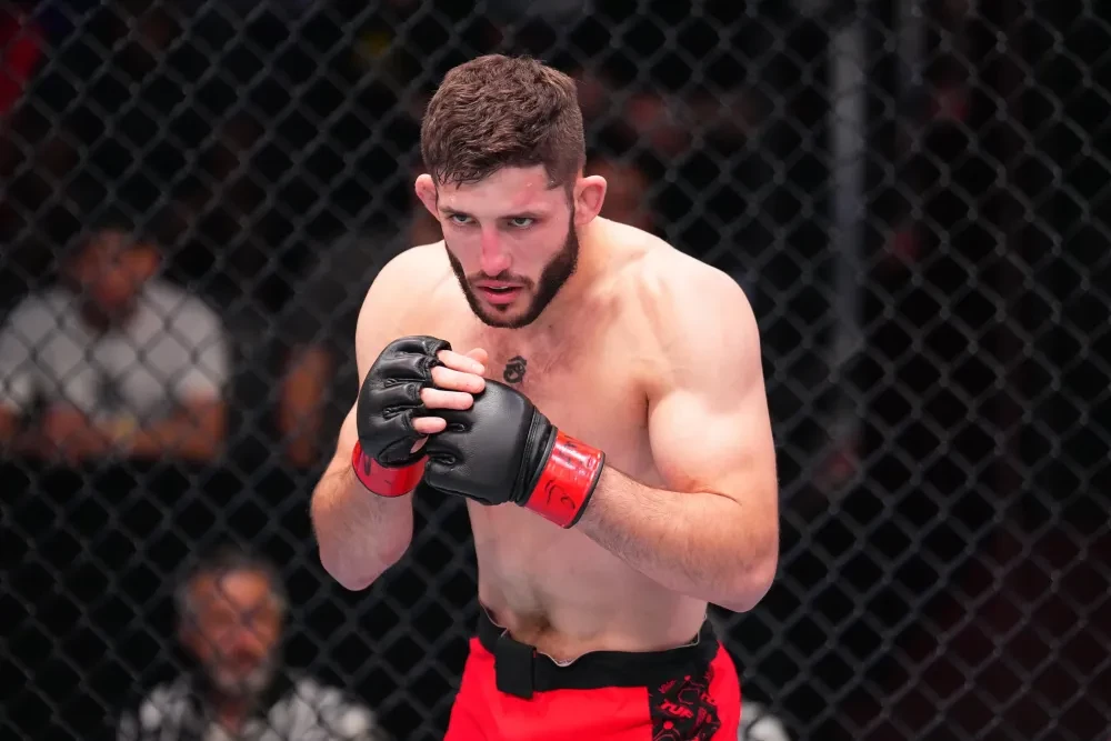 Christian Strong chuẩn bị cho trận đấu với Marlon Jones tại The Ultimate Fighter mùa 34