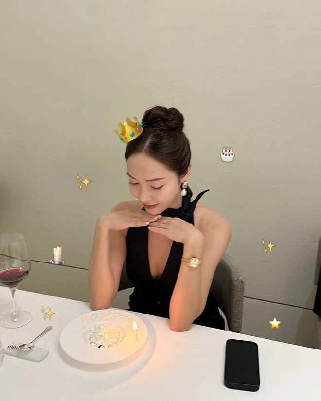 Những bộ trang phục này vừa tôn lên vóc dáng thanh mảnh, vừa tạo cảm giác thanh lịch mà không cần quá nhiều chi tiết trang trí.