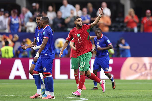 Ismael Saibari gỡ hòa 2-2 cho Morocco ở những phút cuối hiệp một.