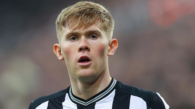 Lewis Hall muốn thi đấu ở Champions League và sẵn sàng rời Newcastle để gia nhập MU.