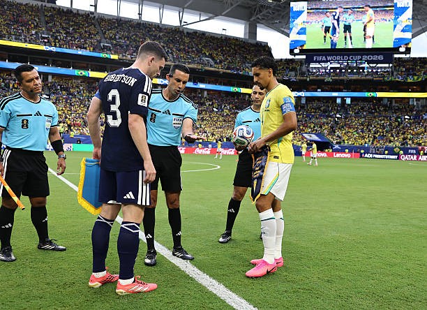  Marquinhos — 7.1: Vẫn chắc chắn như thường lệ ở hàng phòng ngự. Góp công hạn chế Lawrence Shankland không có cú sút trúng đích nào trong suốt 90 phút.