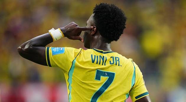 Vinicius Junior — 9.3: Ghi bàn thắng thứ ba tại giải đấu để giải tỏa áp lực sớm cho đội nhà. Dù bị VAR khước từ bàn thắng thứ hai, anh vẫn không giảm ga và hoàn tất cú đúp trước giờ nghỉ. Sẽ tự trách bản thân một chút khi bỏ lỡ cơ hội lập hat-trick.
