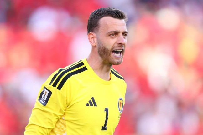 Quỷ đỏ cân nhắc chiêu mộ Angus Gunn làm phương án dự phòng.