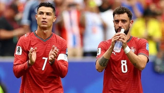 Bruno Fernandes tăng thêm hàng triệu follows sau pha kiến tạo cho Ronaldo.