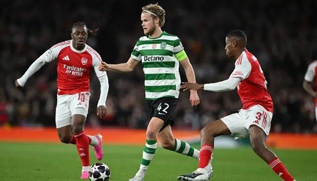 Arsenal cạnh tranh với Man City.