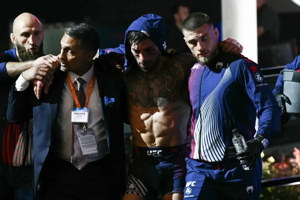 Ilia Topuria thất bại trước Justin Gaethje
