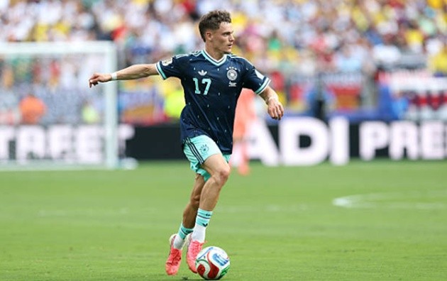 Florian Wirtz (7/10): Ngôi sao của Leverkusen đã có đường kiến tạo dọn cỗ cho Sane ghi bàn và tạo ra một vài cơ hội nguy hiểm. Dù vậy, anh vẫn có một vài khoảnh khắc xử lý bóng hơi thiếu tập trung.