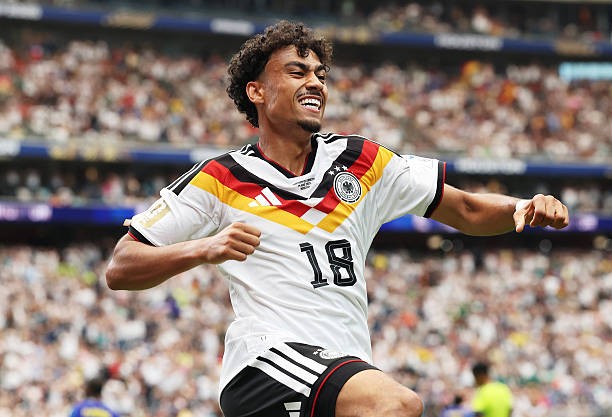 Bayern Munich đạt thỏa thuận chiêu mộ hậu vệ tuyển Đức, Nathaniel Brown.