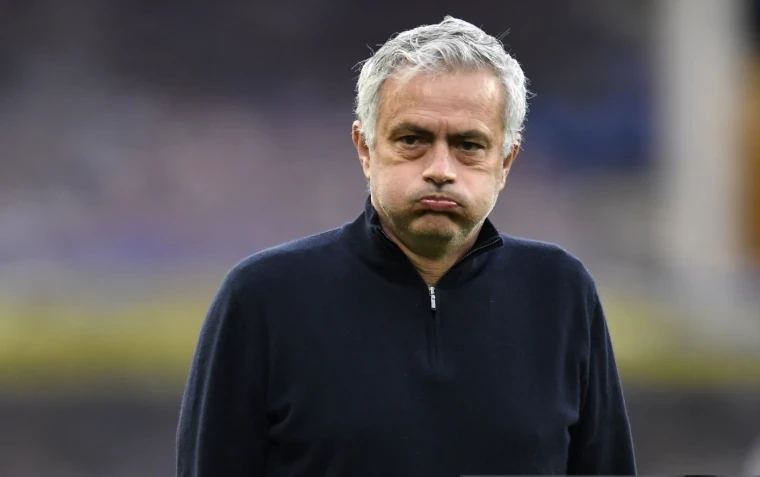 Mourinho bất ngờ trước việc bị Tottenham sa thải. Ảnh: Getty Images.