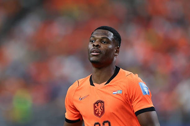Real Madrid vẫn chưa thể công bố thương vụ Denzel Dumfries.
