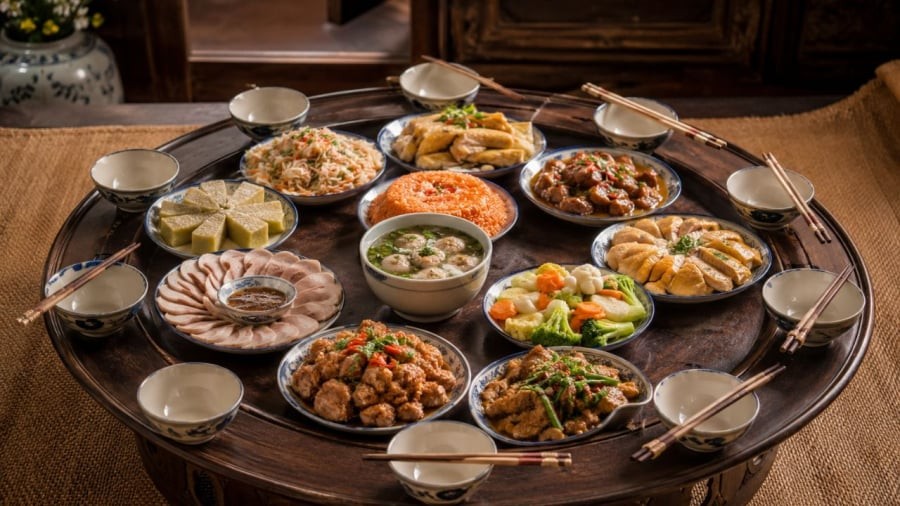 Mâm tròn không chỉ vì thuận tiện sử dụng mà còn mang những tầng ý nghĩa