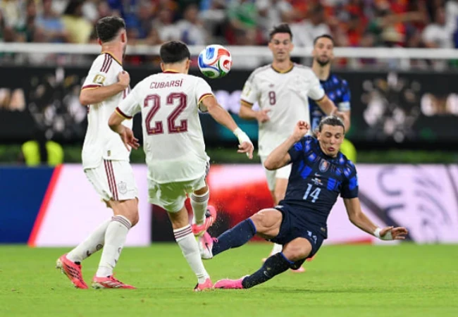 Phút 90+5', Agustin Canobbio lao thẳng vào chân của Pau Cubarsi. Tình huống khiến các cầu thủ Tây Ban Nha và BHL La Roja phản ứng dữ dội, đồng thời kéo theo những vụ tranh cãi sau đó.
