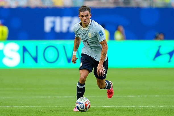 Manuel Ugarte vừa phải rời sân trên cáng ở trận đấu giữa Uruguay vs Tây Ban Nha. Ảnh: Getty Images.