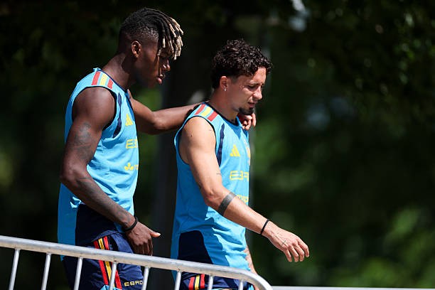 Nico Williams và Yeremy Pino trên sân tập của tuyển Tây Ban Nha. Ảnh: Getty Images.