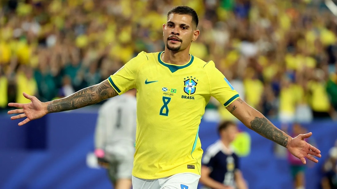 Bruno Guimaraes đang cùng đội tuyển Brazil hướng đến vòng 32 đội World Cup 2026.