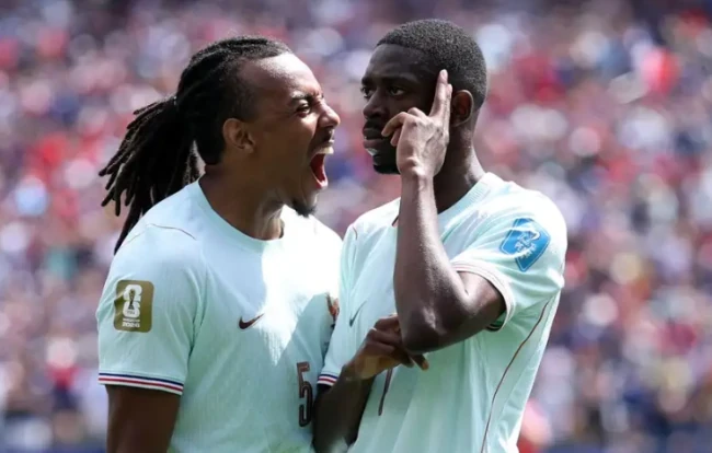 Dembele lập hattrick bàn thắng ấn tượng.