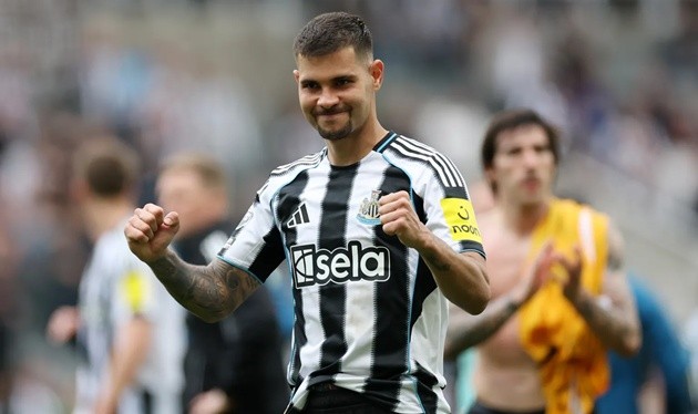 Newcastle sẵn sàng đề nghị Bruno Guimaraes một hợp đồng hậu hủng. (Ảnh: Getty Images)
