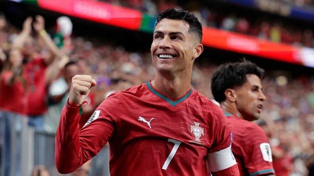 Ronaldo vừa ghi cú đúp vào lưới Uzbekistan. (Ảnh: Getty Images)