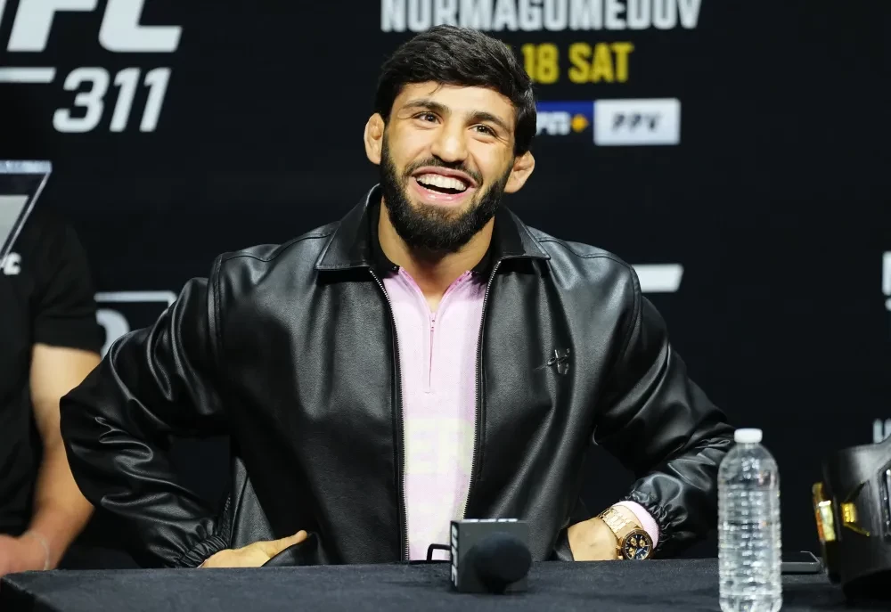 Arman Tsarukyan tại buổi họp báo UFC 311