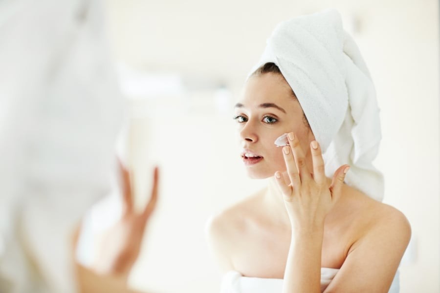 Mặc dù những thay đổi ban đầu chưa rõ rệt nhưng đây chính là giai đoạn nền da bắt đầu bước vào quá trình lão hóa sinh học.
