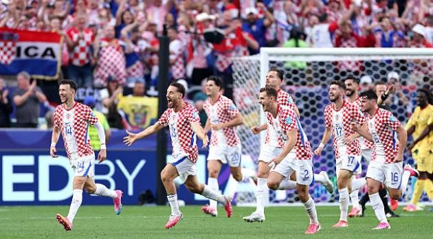 Nikola Vlasic ấn định chiến thắng 2-1 cho Croatia trước Ghana.