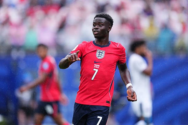 Bukayo Saka (7.2): Tiền đạo của Arsenal có một vài pha rê bóng đầy triển vọng nhưng chưa tạo ra được cơ hội thực sự rõ rệt do đang trong quá trình hồi phục thể lực. Dấu ấn cuối cùng của anh là đường chuyền dẫn đến bàn thắng của Bellingham trước khi rời sân: Ảnh: Getty Images