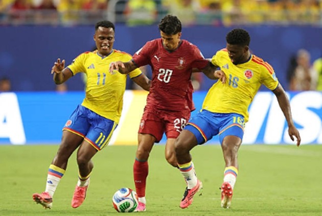 Joao Cancelo (6.2 điểm): Thi đấu ở mức trung bình và thiếu tính đột biến trong các pha lên bóng. Dù chuyền bóng khá chính xác bên hành lang phải nhưng anh lại không mang đến sự sắc bén cần thiết, dẫn đến việc bị thay ra sớm.