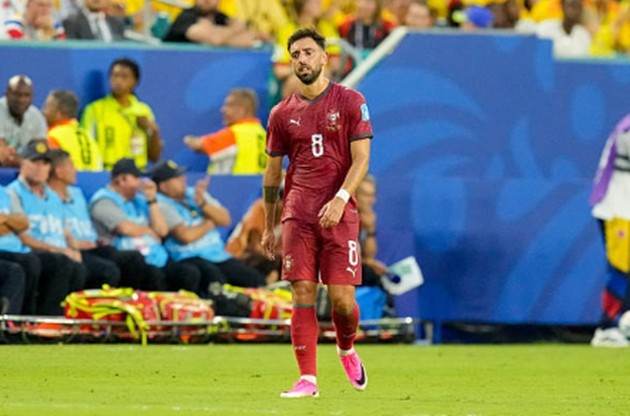 Bruno Fernandes (6.9 điểm): Chơi khá mờ nhạt trong khoảng 70 phút đầu nhưng kịp để lại dấu ấn ở cuối trận. Phân phối bóng dài chuẩn xác với tỷ lệ 5/5, song lại phung phí một số cơ hội ghi bàn đáng tiếc.