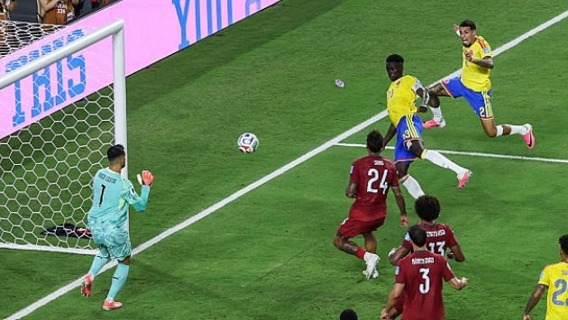 Tình huống ghi bàn không được công nhận của Davinson Sanchez.
