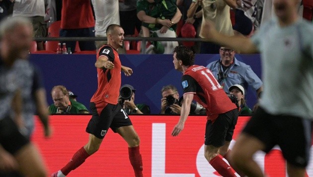 Dù vậy, thầy trò Ralf Rangnick nhanh chóng trở về từ cõi chết với cú đánh đầu gỡ hòa 3-3 của Sasa Kalajdzic.