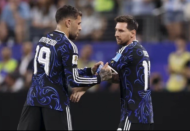 Nicolas Otamendi – 6.7 điểm. Thủ quân của Argentina có một trận đấu tròn vai về mặt chỉ huy hàng thủ. Ảnh: FIFA.