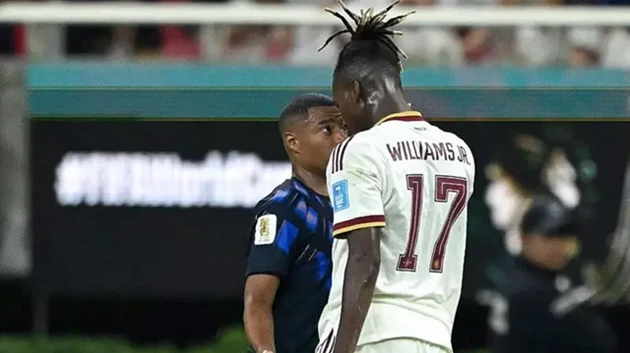 Nico Williams cho rằng pha phạm lỗi của cầu thủ Uruguay mang tính triệt hạ. Ảnh: Getty Images