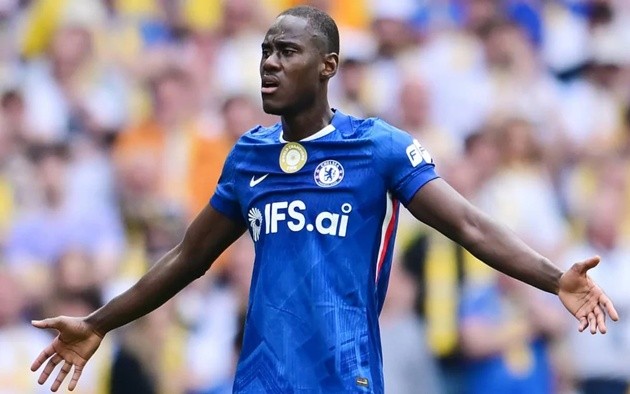 Chelsea từ chối lời đề nghị mua Chalobah của Como.