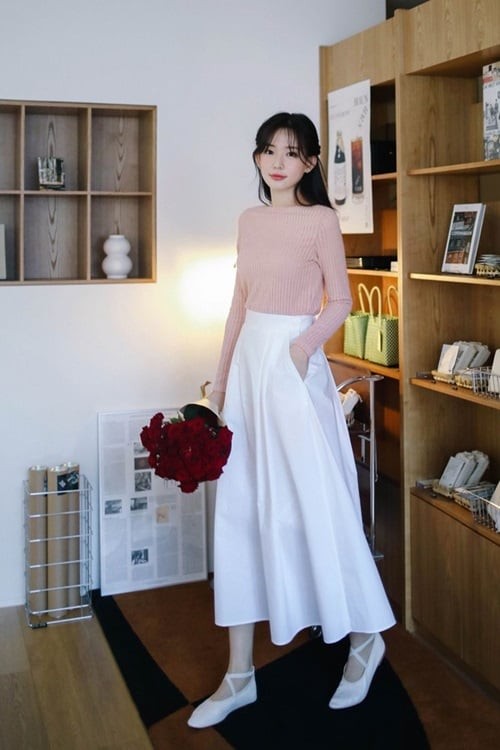 Những bộ trang phục được phối theo cùng tông màu sáng cũng là xu hướng được nhiều người yêu thích. 