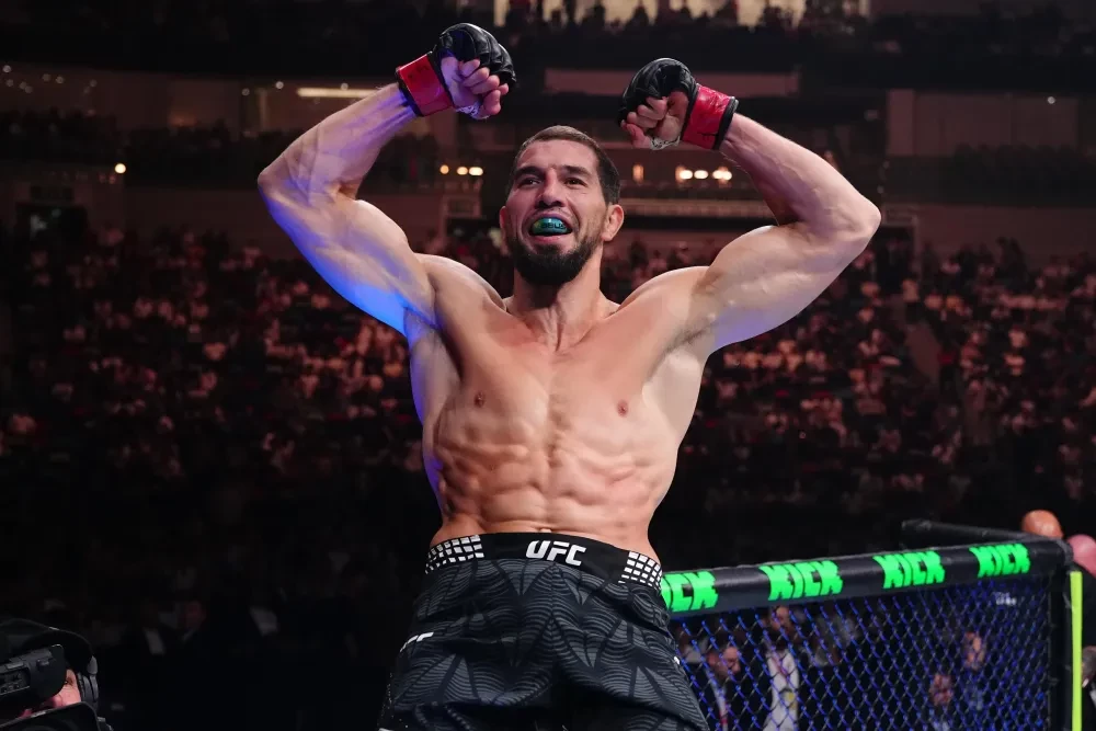 Abus Magomedov ăn mừng chiến thắng tại UFC Baku