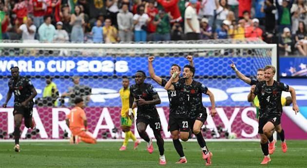 Pha lập công ở phút bù giờ của Stephen Eustaquio giúp Canada giành chiến thắng nghẹt thở 1-0 trước Nam Phi tại vòng 32 đội World Cup. Kết quả trên đưa đại diện Bắc Mỹ lọt vào vòng đấu tiếp theo.