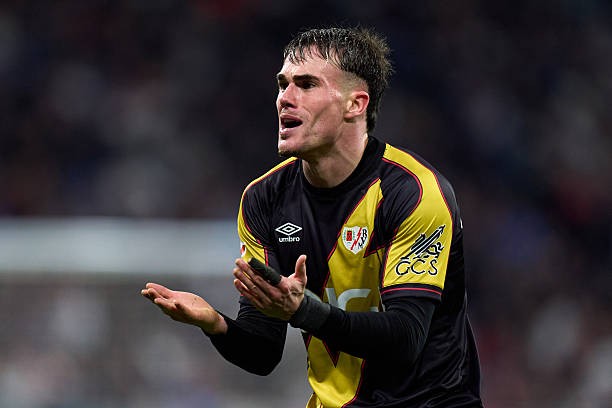 Pep Chavarria nằm trong tầm ngắm của Chelsea. Ảnh: Getty Images