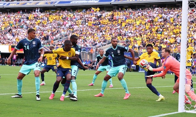 Nagelsmann đã phải trả lời nhiều câu hỏi sau thất bại trước Ecuador. (Ảnh: Getty Images)