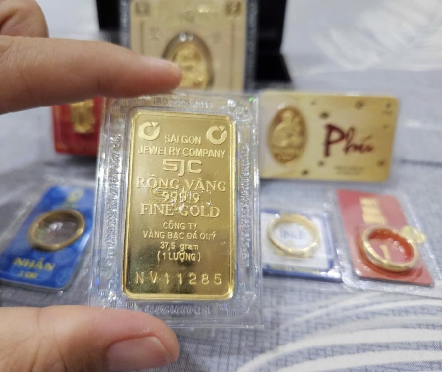 Duy trì ổn định quanh mức 148,5 triệu đồng/lượng (chiều bán ra). Chênh lệch mua - bán vẫn neo ở mức cao, dao động từ 3,2 - 4,2 triệu đồng/lượng.