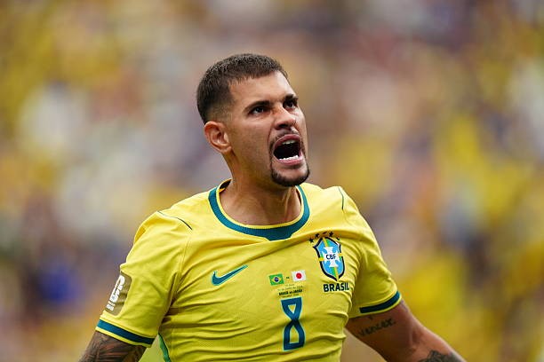Bruno Guimaraes (7.6): Luôn sẵn sàng dâng cao để tạo đột biến, ngôi sao của Newcastle United đã sở hữu ba cú dứt điểm ngay trong hiệp một. Không bất ngờ khi chính anh là người thực hiện đường kiến tạo để Martinelli ghi bàn thắng quyết định. Ảnh: Getty Images.