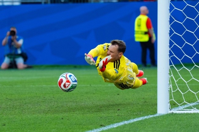Manuel Neuer – 7.1 điểm. Lão tướng 40 tuổi có màn trình diễn cố gắng trong ngày đi vào lịch sử với tư cách cầu thủ Đức ra sân nhiều nhất tại World Cup. Neuer thắp lại hy vọng cho đội nhà khi cản phá thành công một lượt sút luân lưu của Paraguay.